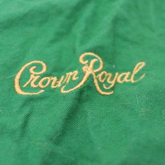 Crown Royal Small Green Velvet Drawstring Bag Collectible Vintage Accessory - Picture 2 of 3